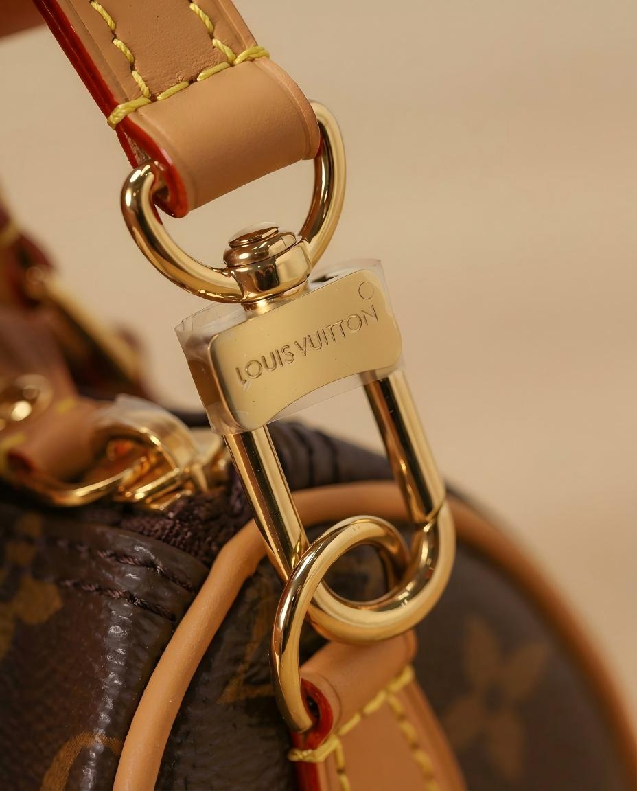 M81085NANO SPEEDY Exclusive Handbag Channel Nano Speedy Handbag condenses the classic - Image 8