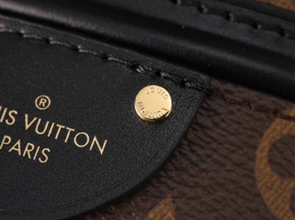 Louis Vuitton CanoƩ - Image 8