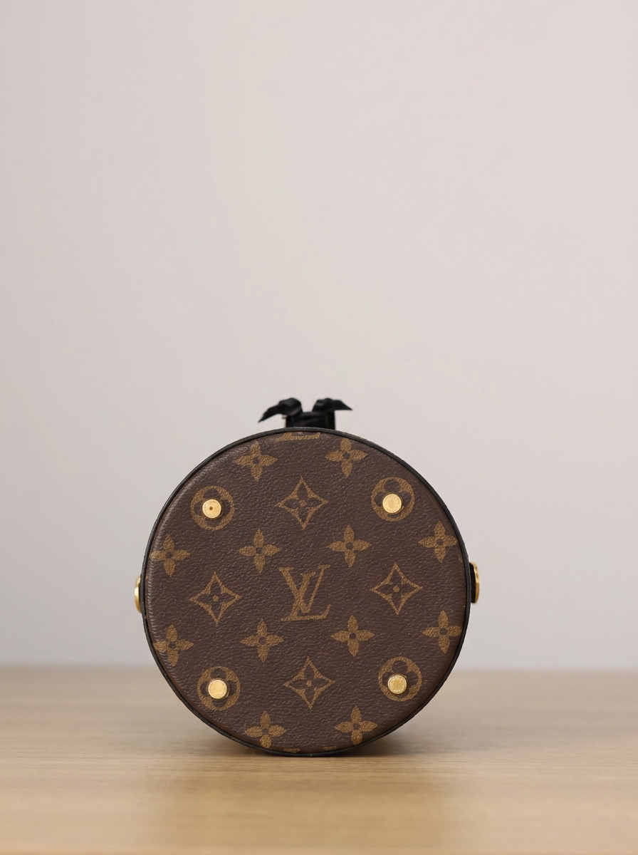 Louis Vuitton CanoƩ - Image 4