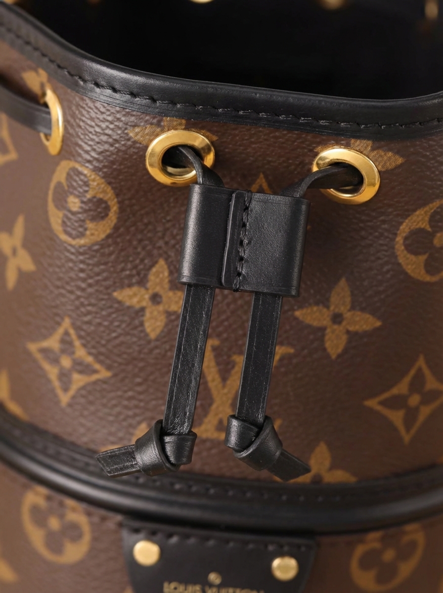 Louis Vuitton CanoƩ - Image 5