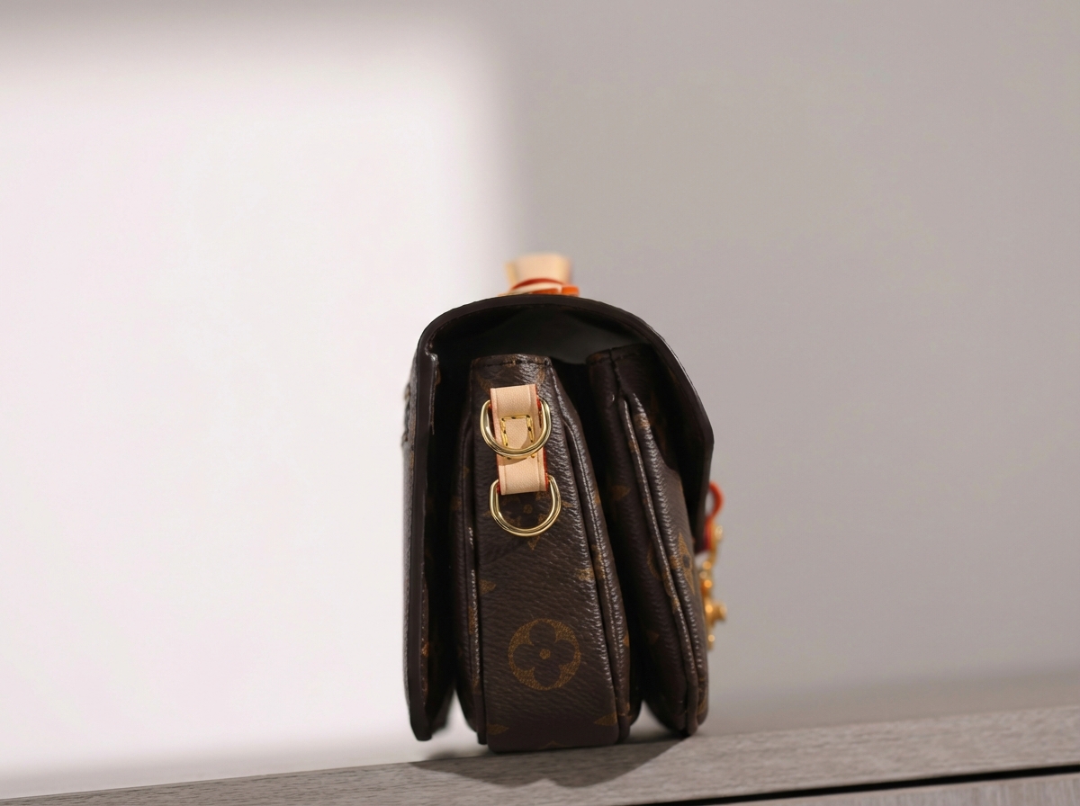 Pochette Métis East West handbag - Image 6