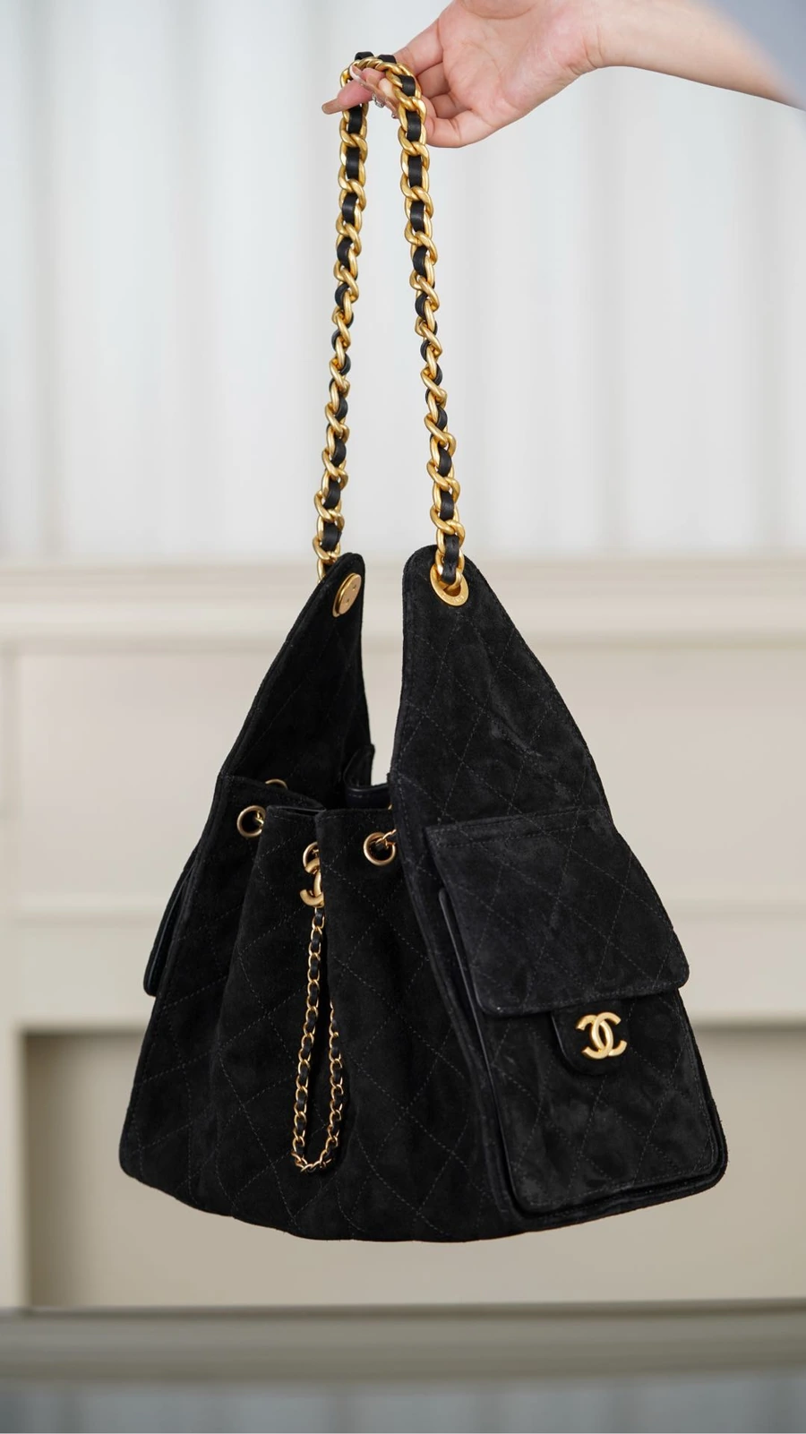 Chanel 25 Hobo Bag side detail