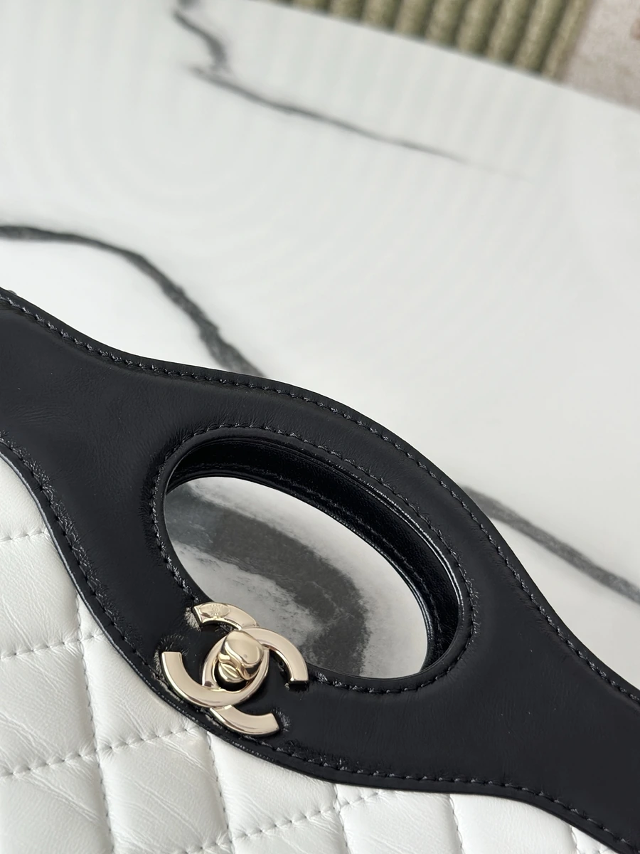 Chanel 31 Small Shopping Bag hardware detail