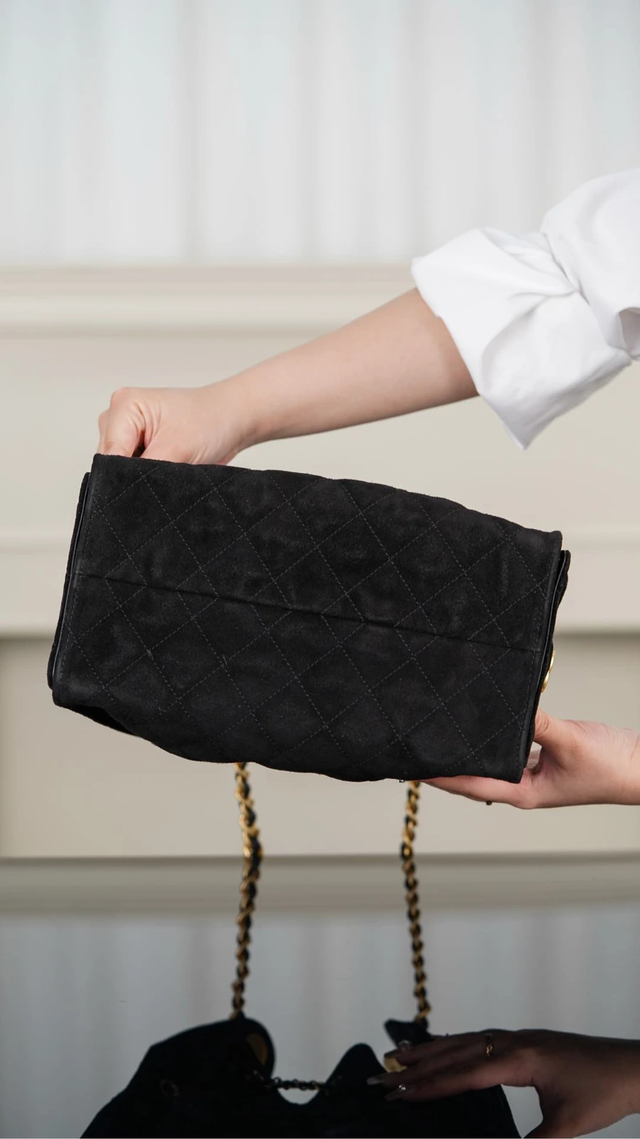 Chanel 25 Hobo Bag base view